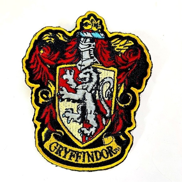 NWT The Wizarding World of Harry Potter Gryffindor Iron On Patch - Picture 1 of 2